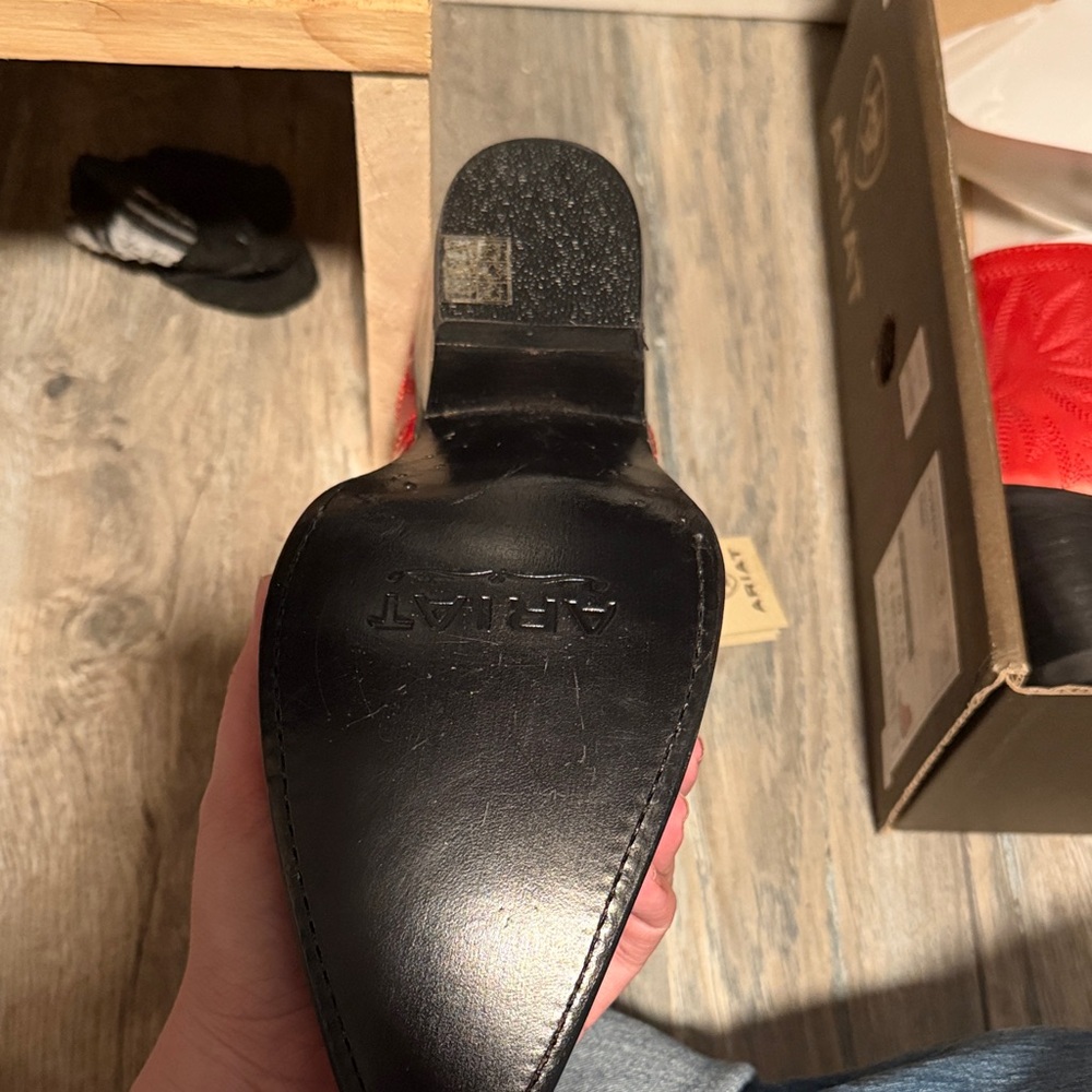Ariat Dixon Women's Red Ankle Boots - Picture 3 of 3